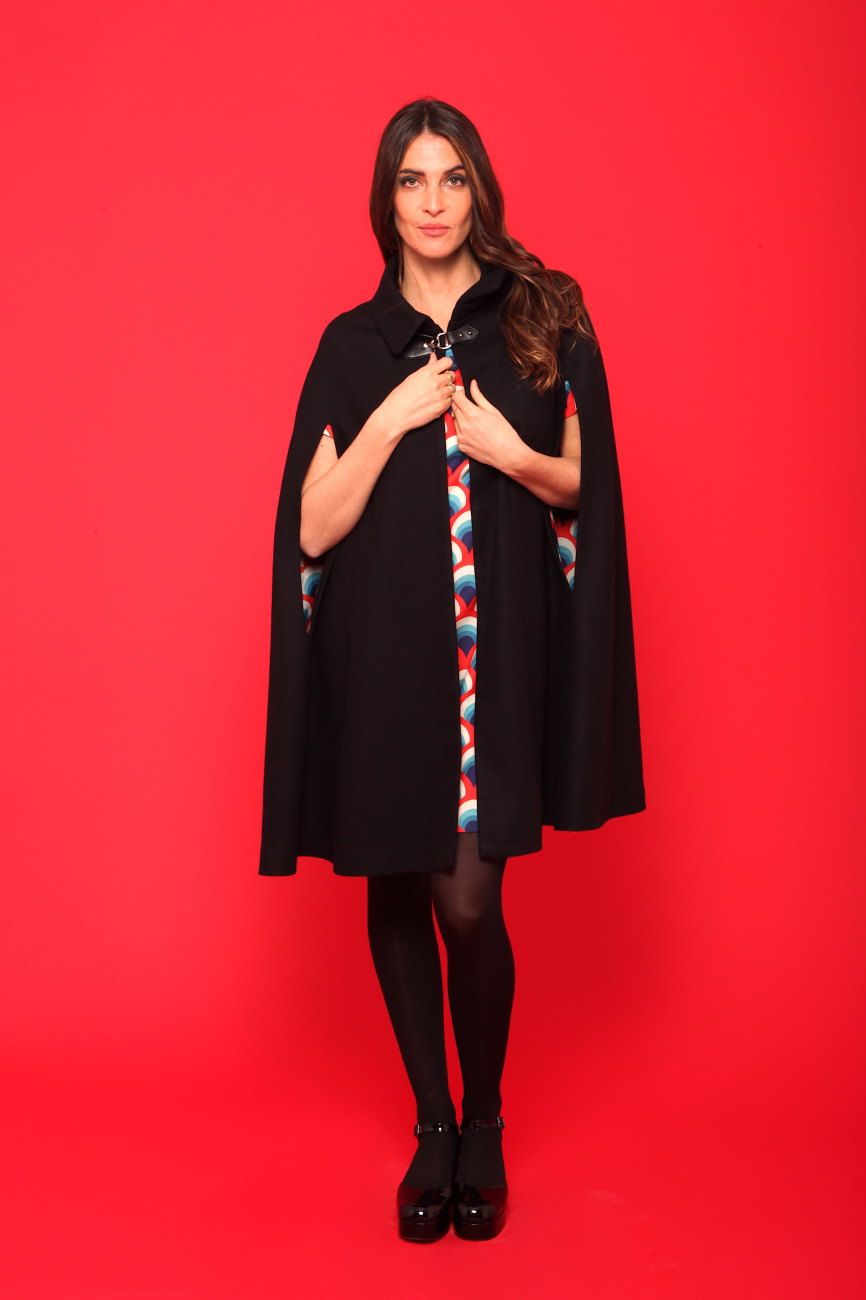 Cape noire femme doublée motif rétro