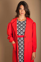 Manteau rouge vif col classique à manches ballons