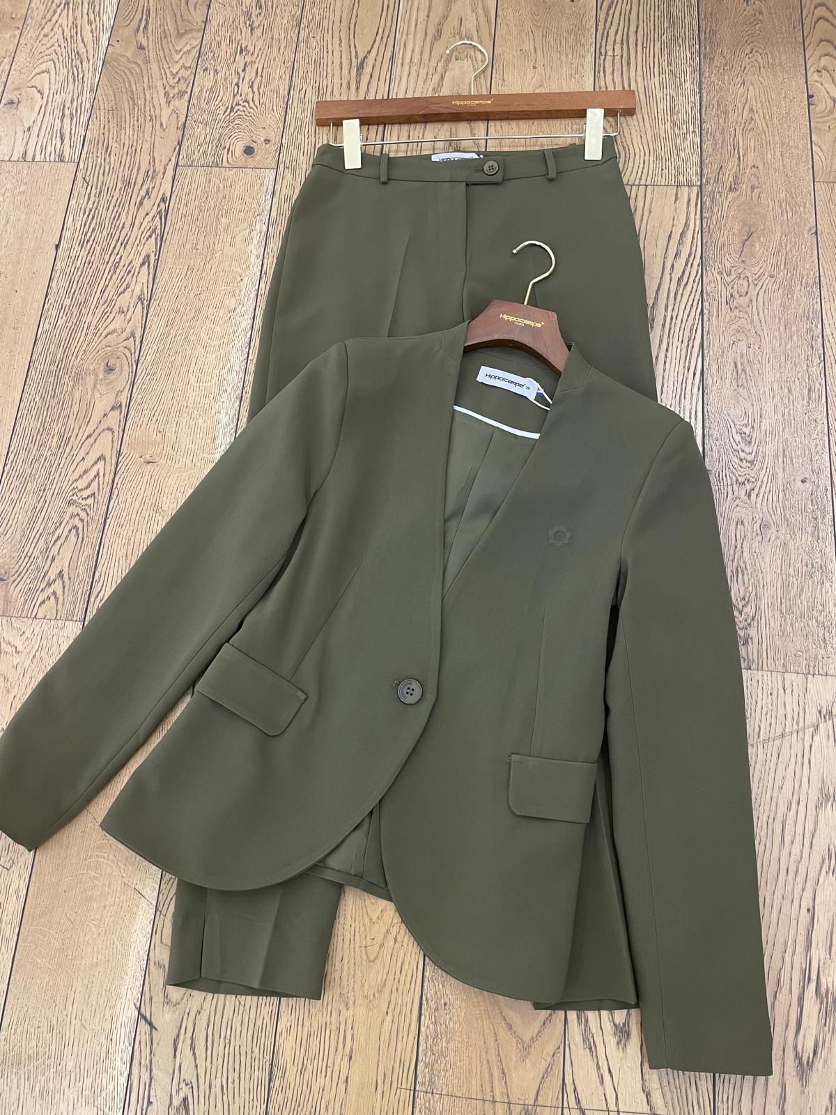Ensemble tailleur kaki l Pantalon droit & Blazer sans col